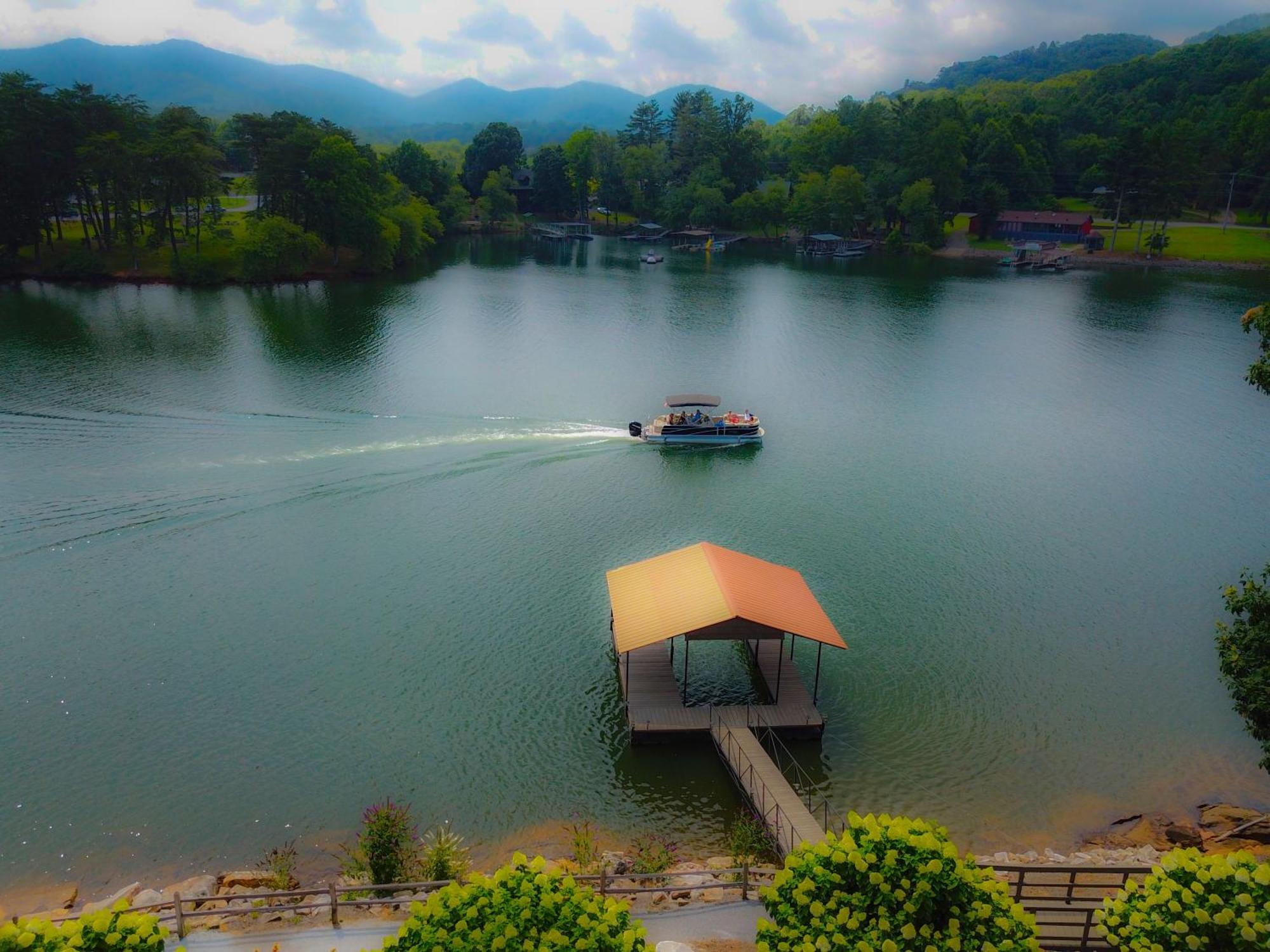 Stonecrest Lodge Lake Front Home With Private Boat Dock Hiawassee Exterior foto